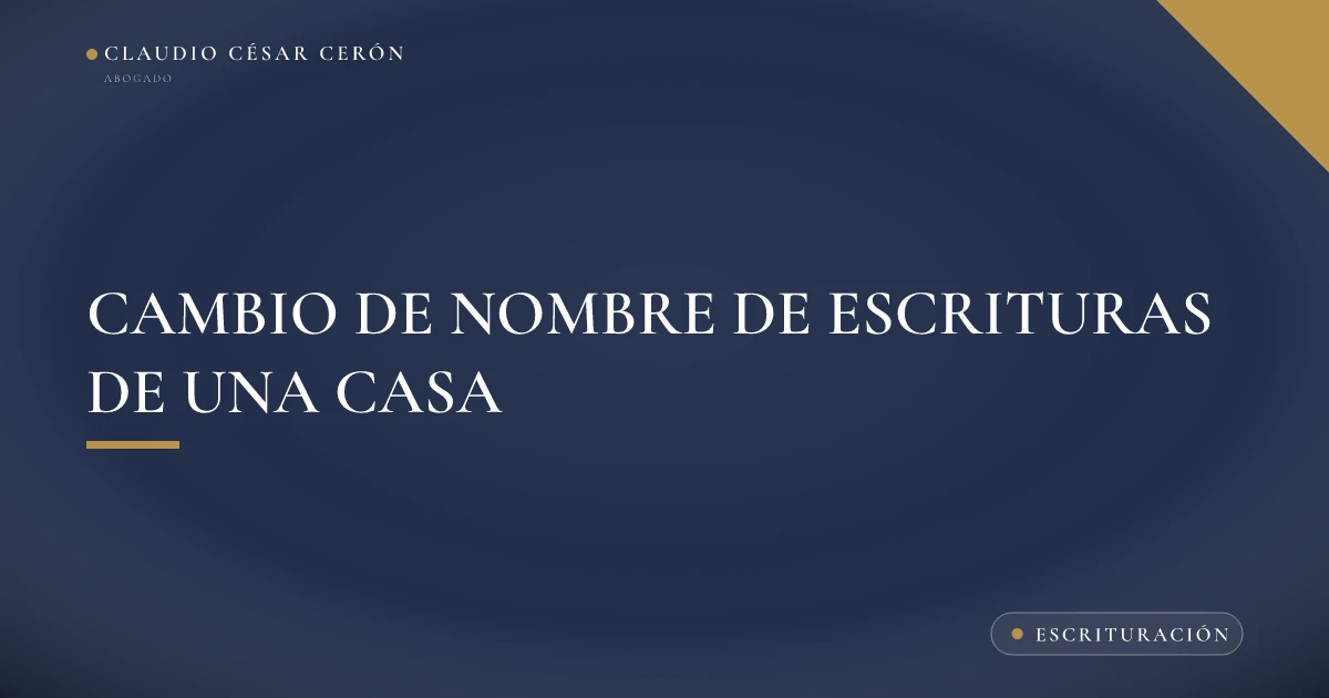 Escritura pública de una casa y una pluma sobre un escritorio de notaría