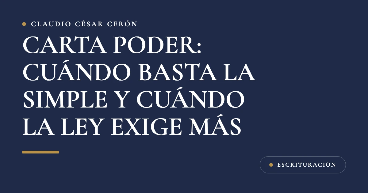 Carta poder firmada sobre un escritorio junto a identificaciones oficiales