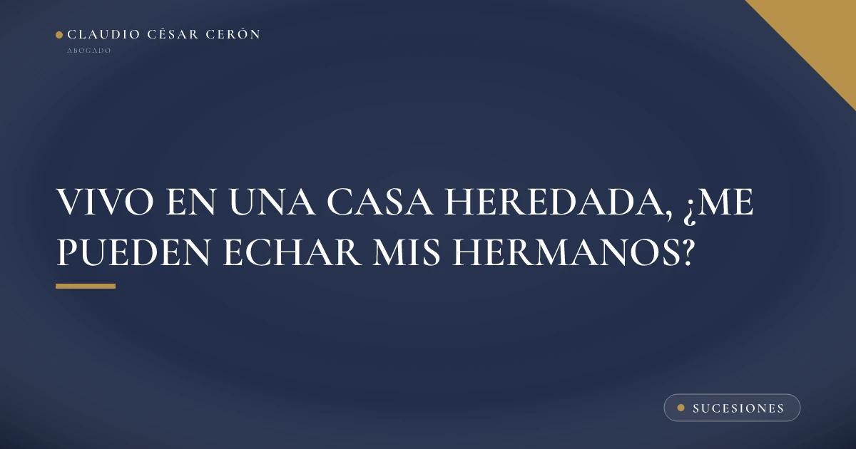 Llaves de una casa sobre documentos de una herencia familiar en un escritorio