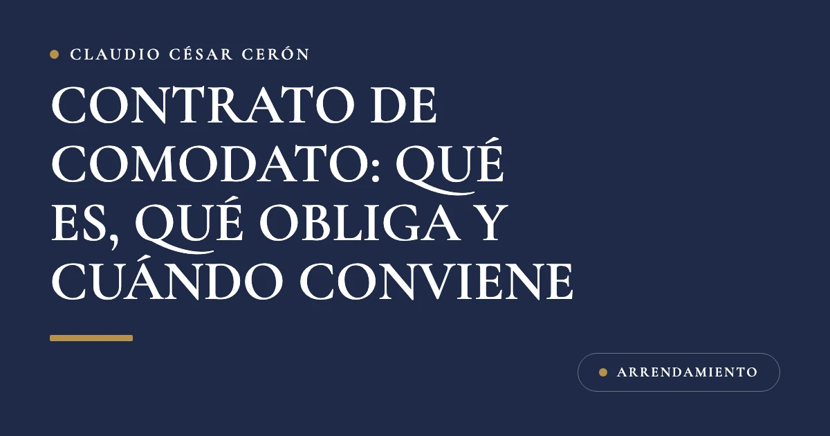 Llaves de una casa sobre un contrato de comodato firmado en una mesa de despacho