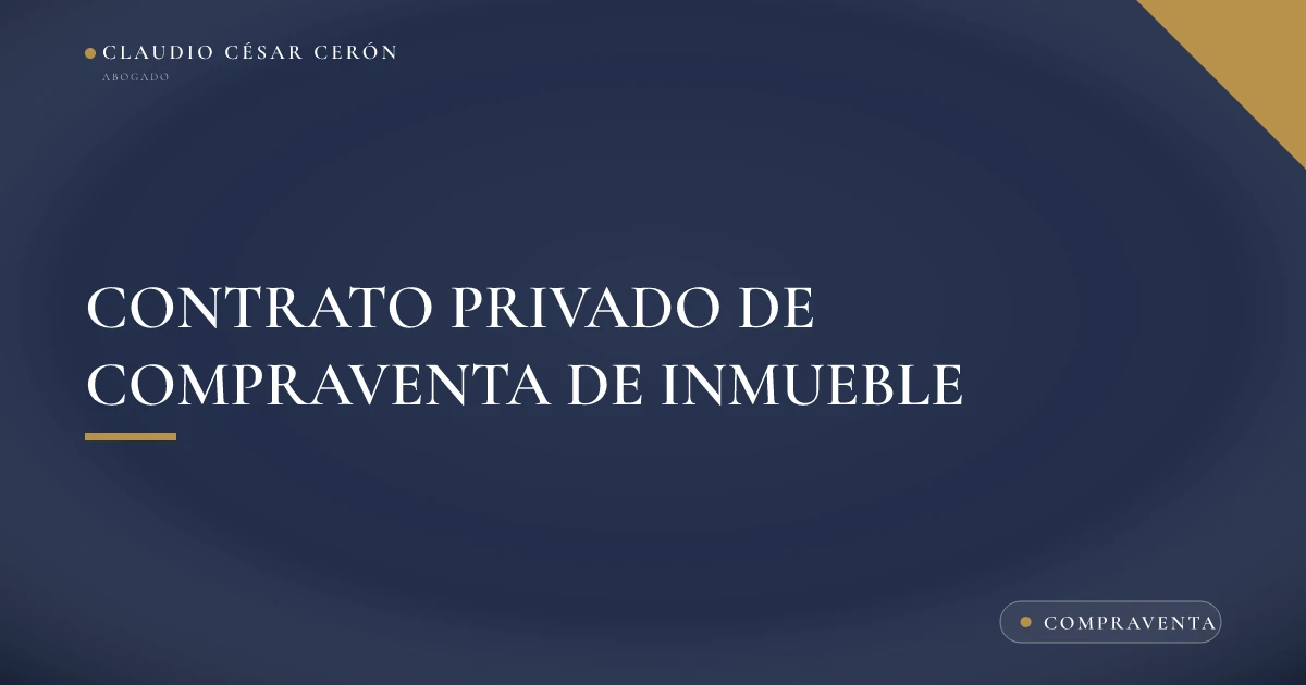 Contrato de compraventa de un inmueble firmado sobre una mesa junto a unas llaves
