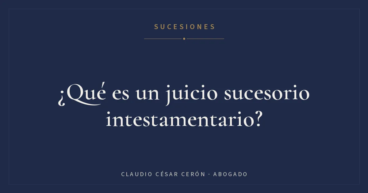 Escrituras de una propiedad y documentos de una sucesión sobre un escritorio